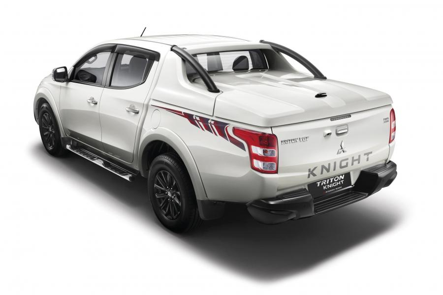  Mitsubishi Triton Knight Edition Double Cab 2016 года  (фото 2 из 2)